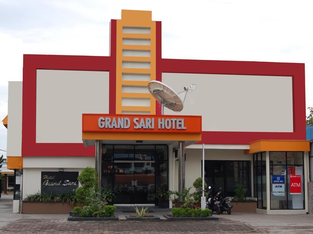 Grand Sari Hotel Padang  Exterior photo